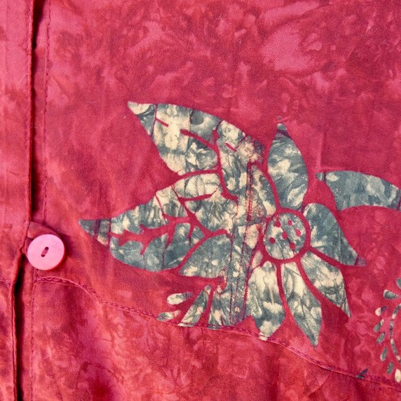 beautiful imported top with flattering details - Picture 5 of 6